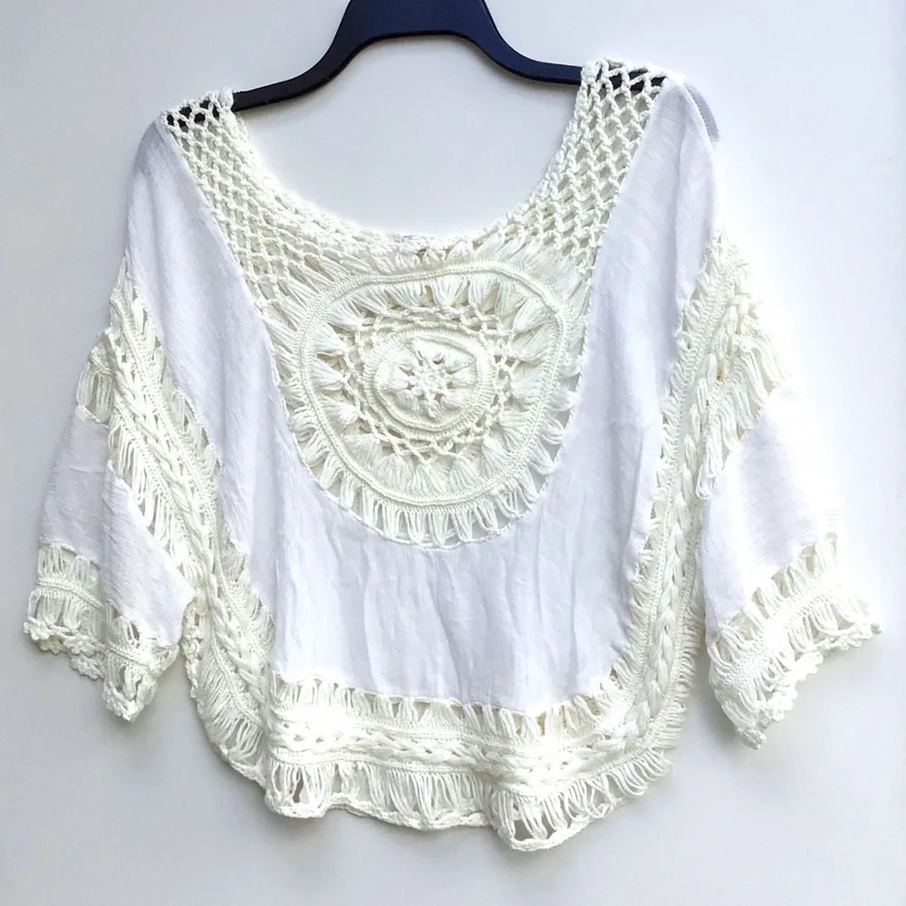 It Girl off white loose peekaboo crocheted hippie blouse. Size Medium. C…